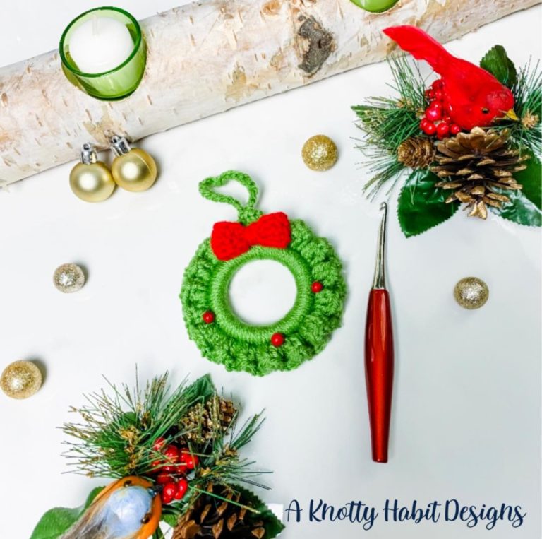 Holly Days Wreath - A Knotty Habit Designs